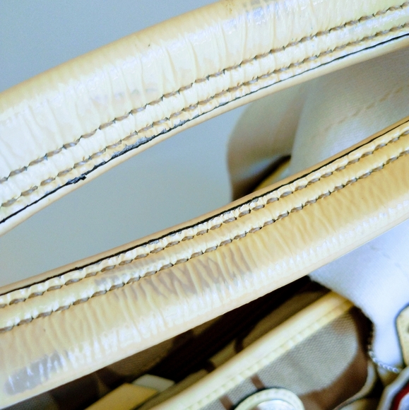 Coach Daisy Signature Khaki Shoulder Bag - Picture 8 of 15